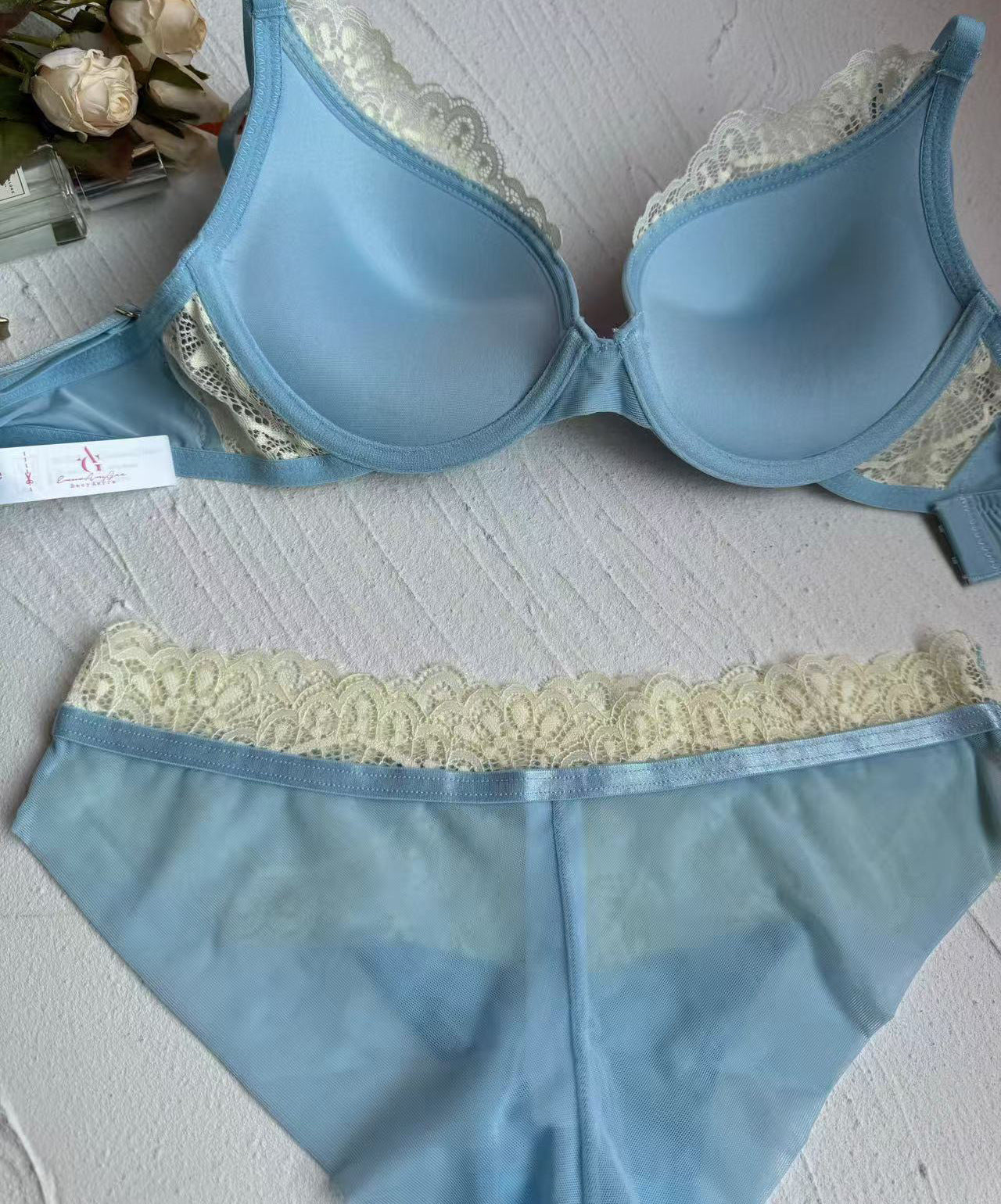 French Lace Push-Up Bra – Smoothing & Lifting with Side Support