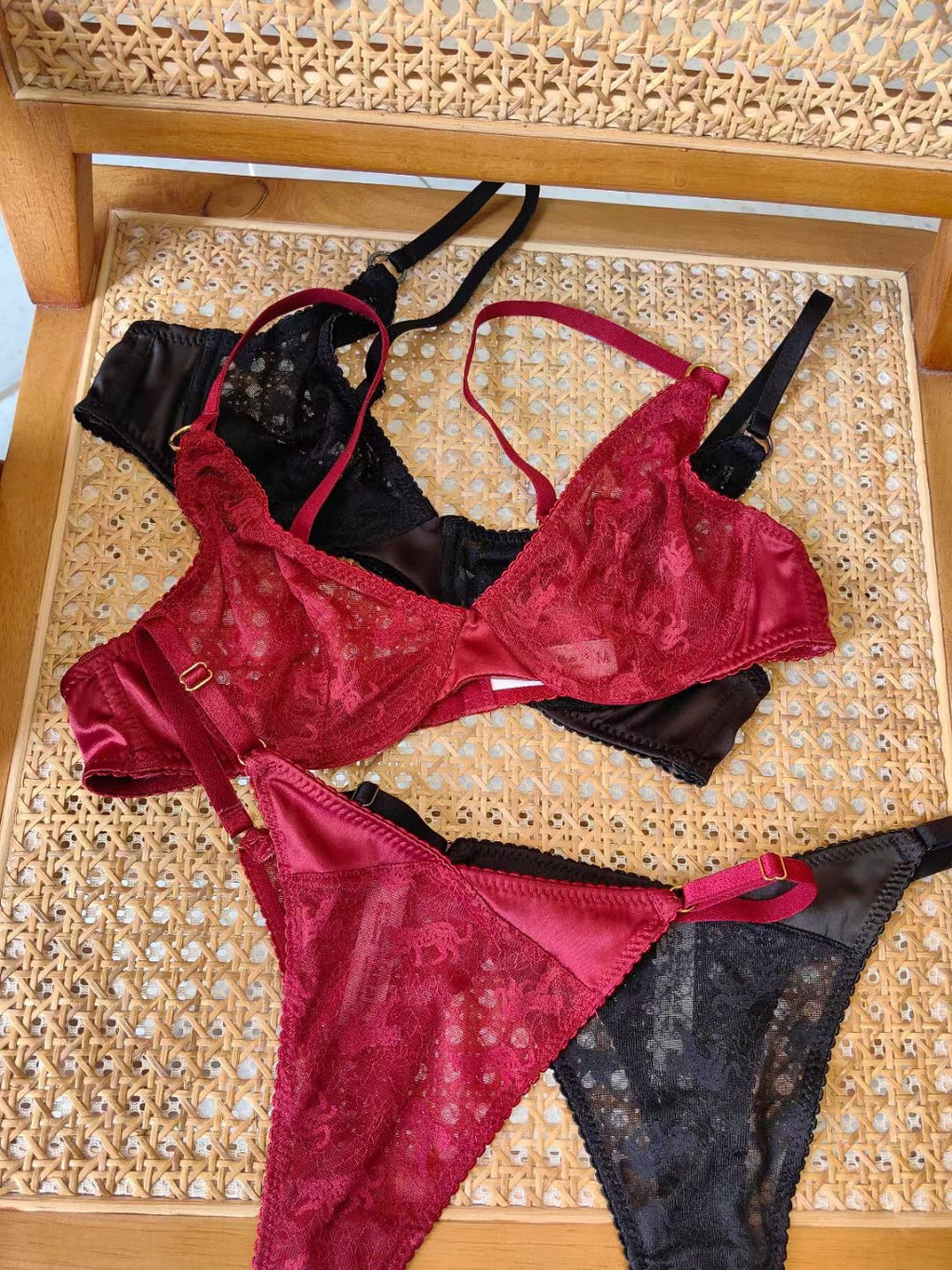 French Jacquard Lace Minimizing Bra Set – Ultra-Thin, Full Coverage