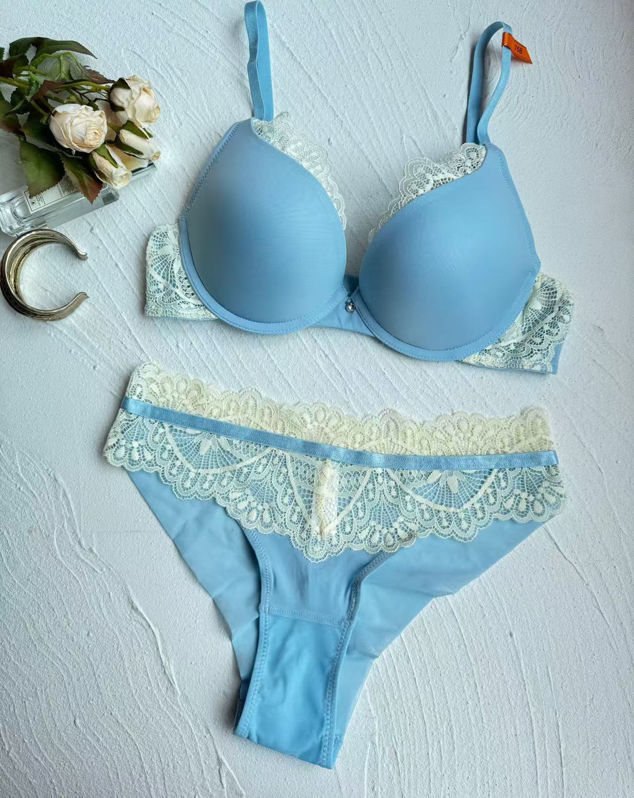 French Lace Push-Up Bra – Smoothing & Lifting with Side Support